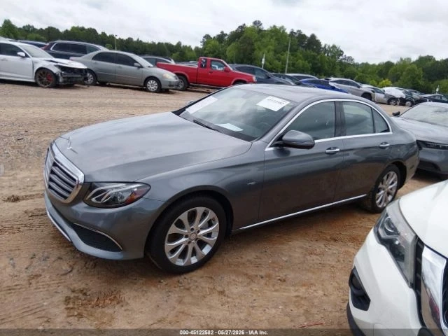 Mercedes-Benz E 300 4MATIC - автомобили, коли, обяви за нови и употребявани 1
