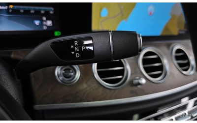 Mercedes-Benz E 300 ДИГИТАЛНО* ТАБЛО* ОБДУХВАНЕ* ХЕДЪП* 360КАМЕРА* - автомобили, коли, обяви за нови и употребявани 11