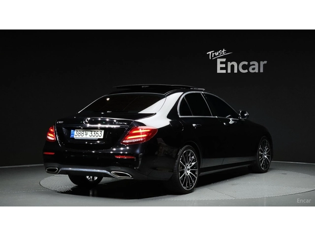 Mercedes-Benz E 300 4MATIC* AMG* 360* Подгрев* Обдухване* ПАНО - автомобили, коли, обяви за нови и употребявани 1