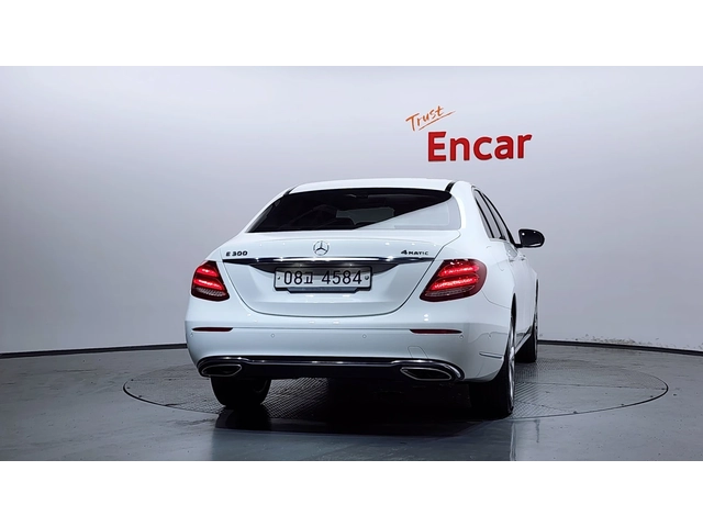 Mercedes-Benz E 300 E300 Exclusive | HUD | 360  Камера | Вентилирани - автомобили, коли, обяви за нови и употребявани 3