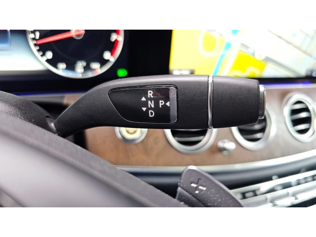 Mercedes-Benz E 300 - автомобили, коли, обяви за нови и употребявани 10
