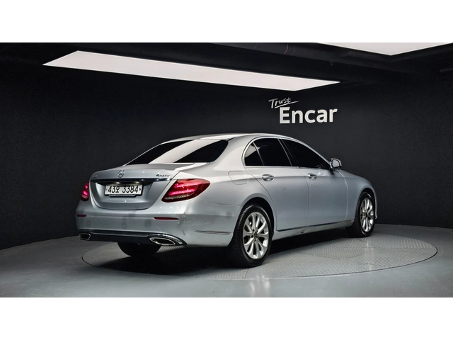 Mercedes-Benz E 300 - автомобили, коли, обяви за нови и употребявани 1