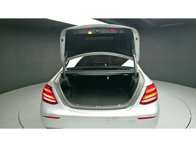 Mercedes-Benz E 300 - автомобили, коли, обяви за нови и употребявани 3