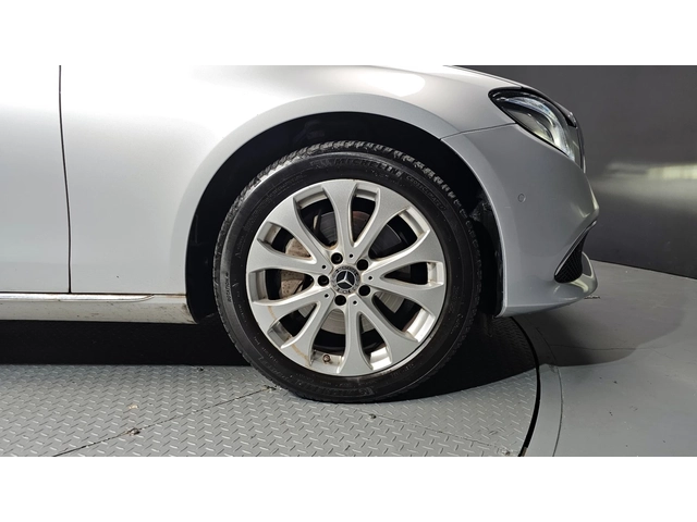 Mercedes-Benz E 300 - автомобили, коли, обяви за нови и употребявани 4