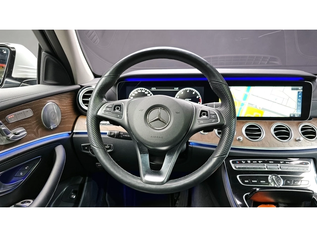 Mercedes-Benz E 300 - автомобили, коли, обяви за нови и употребявани 9