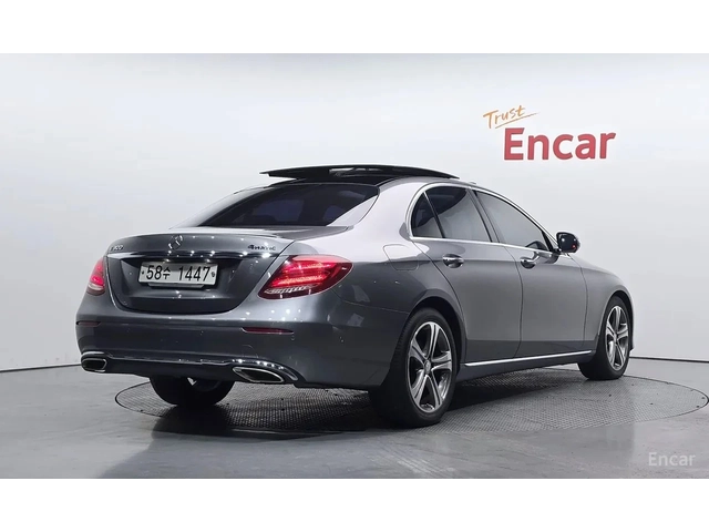 Mercedes-Benz E 300 E300 4MATIC Avantgarde | HUD | 360  камера | - автомобили, коли, обяви за нови и употребявани 1