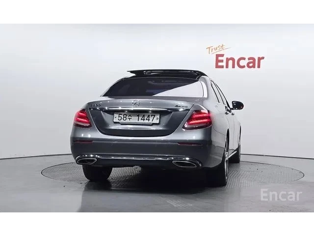 Mercedes-Benz E 300 E300 4MATIC Avantgarde | HUD | 360  камера | - автомобили, коли, обяви за нови и употребявани 3