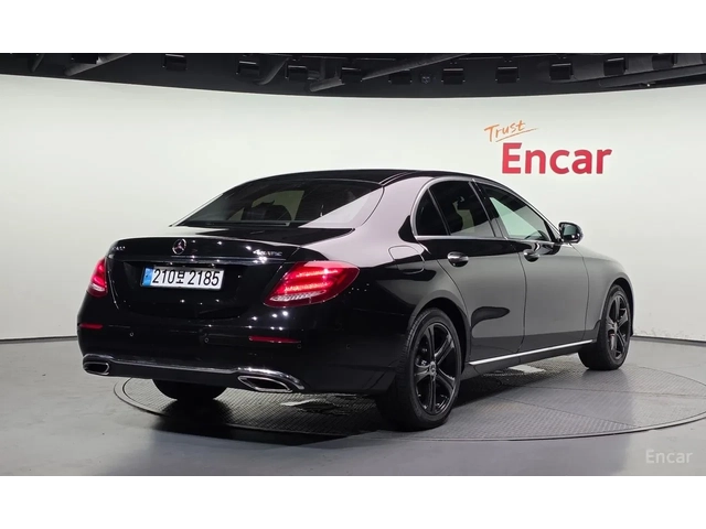 Mercedes-Benz E 300 E300 4MATIC Avantgarde | 360  Камера | HUD | - автомобили, коли, обяви за нови и употребявани 1