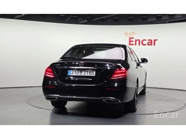 Mercedes-Benz E 300 E300 4MATIC Avantgarde | 360  Камера | HUD | - автомобили, коли, обяви за нови и употребявани 3