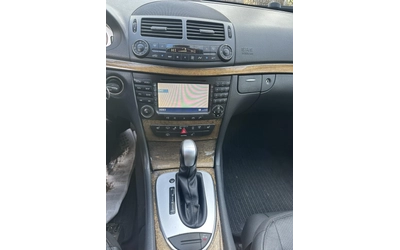 Mercedes-Benz E 320 - автомобили, коли, обяви за нови и употребявани 9
