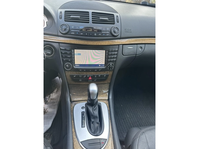 Mercedes-Benz E 320 - автомобили, коли, обяви за нови и употребявани 9
