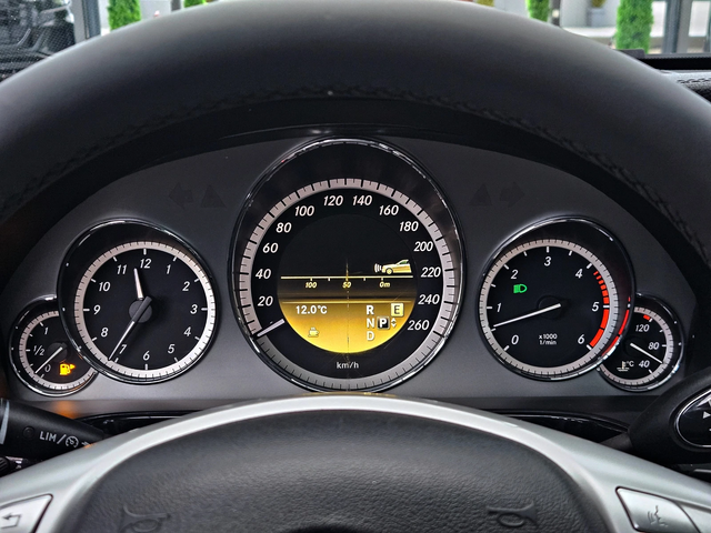 Mercedes-Benz E 350 AMG/4MATIC/GERMANY/DISTR/PANO/AIRMATIC/ПОДГРЕВ/LIZ - автомобили, коли, обяви за нови и употребявани 9