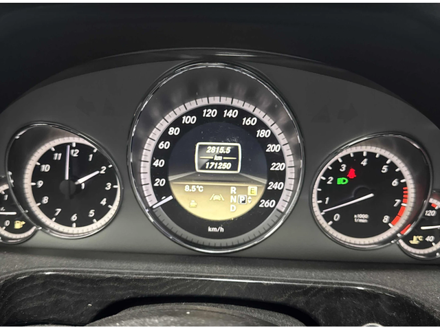 Mercedes-Benz E 350 4MATIC* КОжа* Подгрев* Кейлес* Blind Spot* ВИДЕО - автомобили, коли, обяви за нови и употребявани 6