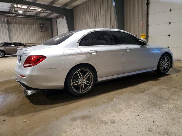 Mercedes-Benz E 350 4MATIC AMG PKG - автомобили, коли, обяви за нови и употребявани 4