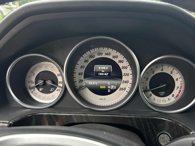 Mercedes-Benz E 350 2 КЛЮЧА * СЕРВИЗНА ИСТ * ПАНОРАМА * CARFAX - автомобили, коли, обяви за нови и употребявани 7