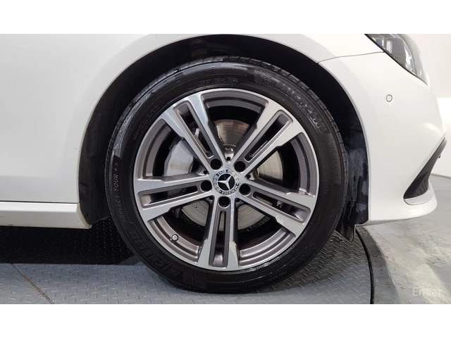 Mercedes-Benz E 350 4MATIC* BURMESTER* ОБДУХВАНЕ* ХЕДЪП* ДИСТРОНИК* 36 - автомобили, коли, обяви за нови и употребявани 4
