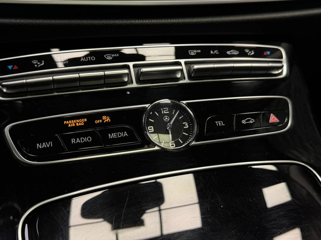 Mercedes-Benz E 400 d 4Matic AMG Line* Pano* Camera* 360 - автомобили, коли, обяви за нови и употребявани 14