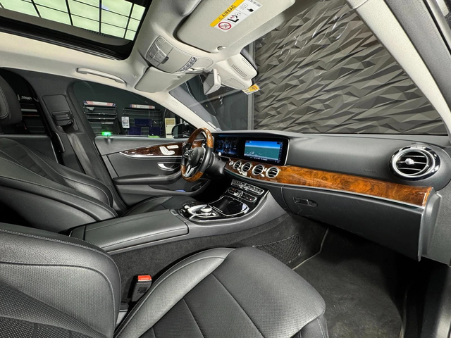 Mercedes-Benz E 400 d 4Matic AMG Line* Pano* Camera* 360 - автомобили, коли, обяви за нови и употребявани 9