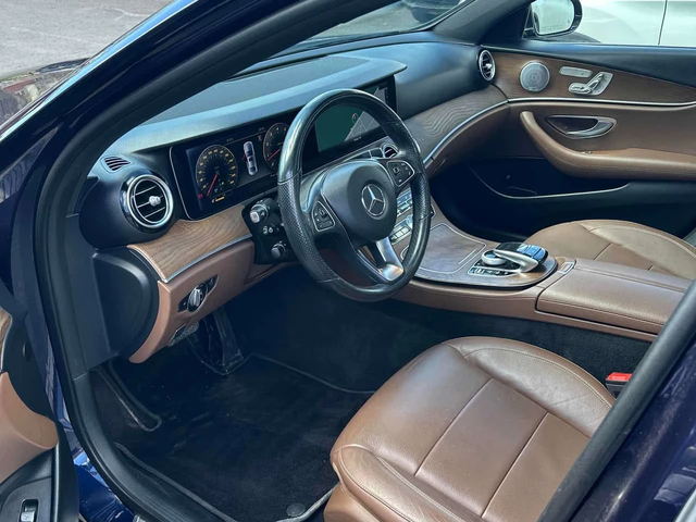 Mercedes-Benz E 400 4MATIC* BURMESTER* PANORAMA* 360* - автомобили, коли, обяви за нови и употребявани 4