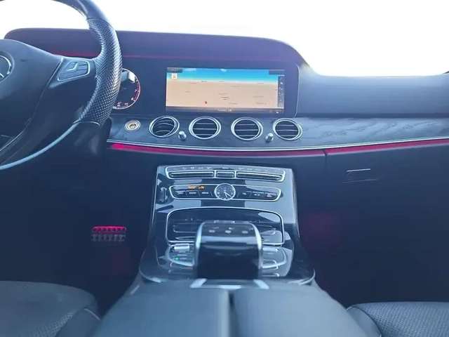 Mercedes-Benz E 400 4MATIC * AMG PKG * BURMESTER * ОБДУХВАНЕ * CARFAX - автомобили, коли, обяви за нови и употребявани 13