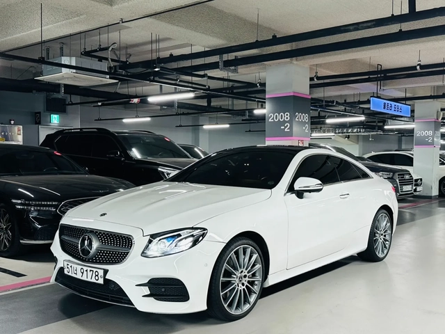 Mercedes-Benz E 400 МИНИМАЛНИ КМ* ФУЛ* ОБДУХ* 360* АМГ - автомобили, коли, обяви за нови и употребявани 0
