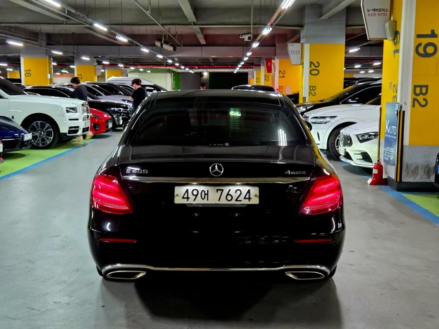 Mercedes-Benz E 400 360* ДВОЕН ШИБЕДАХ* БУРМАЙСТЕР* ОБДУХ* ЛИЗИНГ - автомобили, коли, обяви за нови и употребявани 3