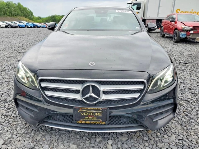 Mercedes-Benz E 400 4Matic | AMG-Пакет | Burmester | Ambient - автомобили, коли, обяви за нови и употребявани 1