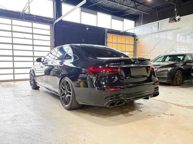 Mercedes-Benz E 55 AMG E 63 S 4MATIC+ Sedan*XTREMELY LOW KMS*11 DEALER SERVICE RECS*850 HP!* All Wheel Drive - автомобили, коли, обяви за нови и употребявани 6