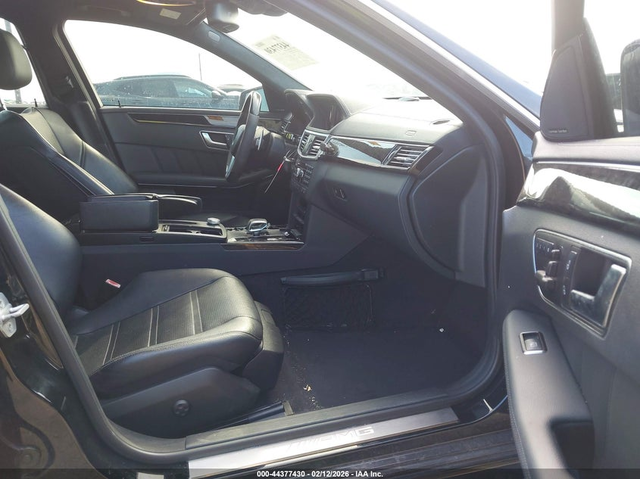 Mercedes-Benz E 63 AMG 5.5L V-8 DI, DOHC, VVT, TURBO, 518HP Rear Wheel Drive - автомобили, коли, обяви за нови и употребявани 4