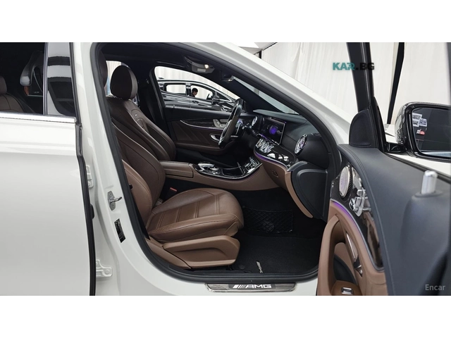 Mercedes-Benz E 63 AMG 4MATIC+ * МАСАЖИ* КОЖА* 360* НАВИ* HUB* ПОДГРЕВ* О - автомобили, коли, обяви за нови и употребявани 9