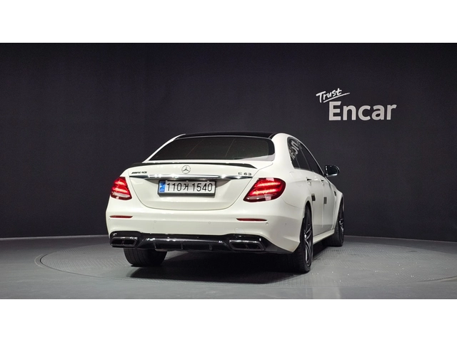 Mercedes-Benz E 63 AMG 4MATIC+ - автомобили, коли, обяви за нови и употребявани 3