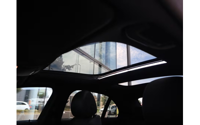 Mercedes-Benz E E 300e 4Matic AMG Line - автомобили, коли, обяви за нови и употребявани 9