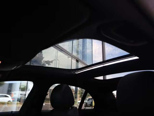 Mercedes-Benz E E 300e 4Matic AMG Line - автомобили, коли, обяви за нови и употребявани 9