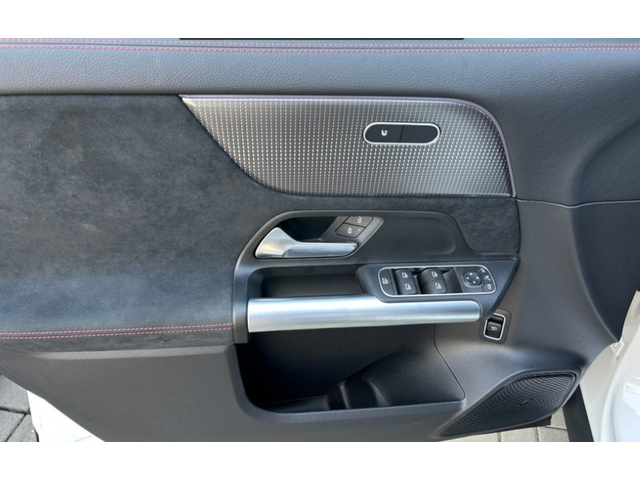 Mercedes-Benz EQA EQA 300 4Matic AMG Line - автомобили, коли, обяви за нови и употребявани 5