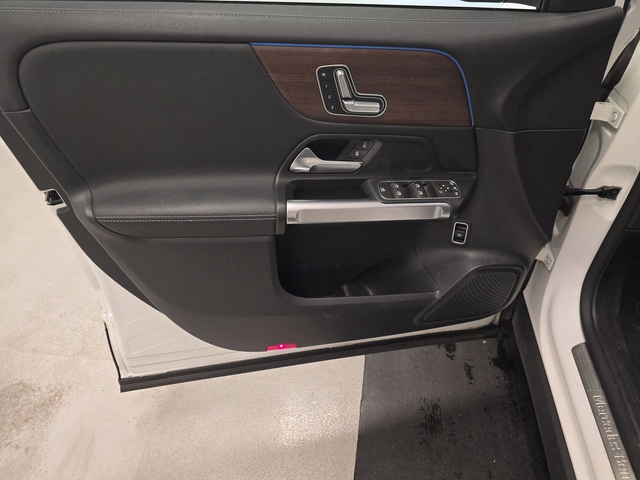 Mercedes-Benz EQB 250+ - автомобили, коли, обяви за нови и употребявани 8