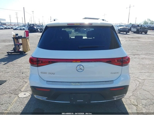 Mercedes-Benz EQB 300 / 4MATIC - автомобили, коли, обяви за нови и употребявани 4