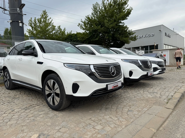 Mercedes-Benz EQC 400/AMG styling/4MATIC/HeadUP/NAVI/PANO/Full !!! - автомобили, коли, обяви за нови и употребявани 3