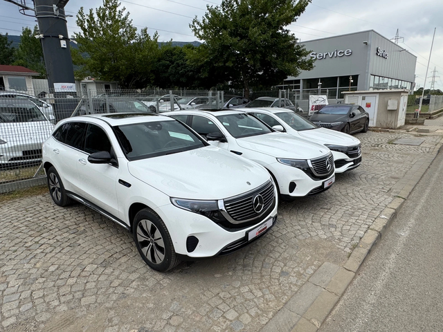 Mercedes-Benz EQC 400/AMG styling/4MATIC/HeadUP/NAVI/PANO/Full !!! - автомобили, коли, обяви за нови и употребявани 7