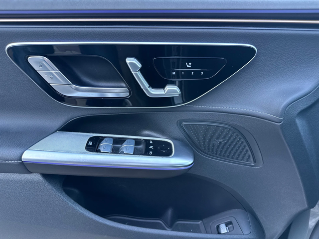 Mercedes-Benz EQE 300 /LED - автомобили, коли, обяви за нови и употребявани 5