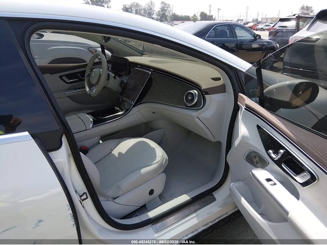 Mercedes-Benz EQE 350+ - автомобили, коли, обяви за нови и употребявани 4