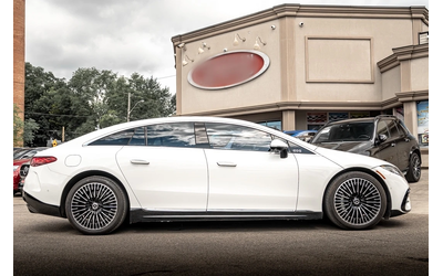 mercedes-benz-eqs - 2