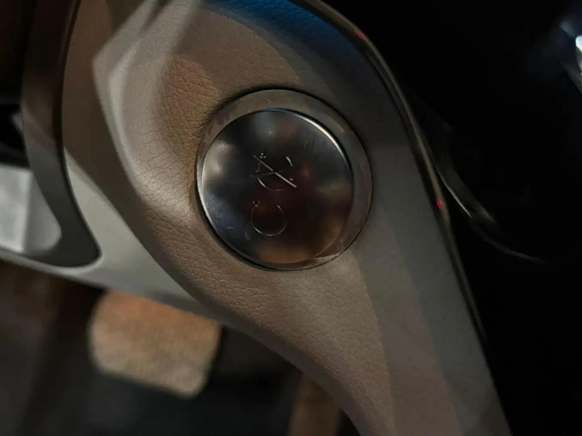 Mercedes-Benz GL 350 * AMG PACK* KEYLESS* PANO* BLIND SPOT* H&K* - автомобили, коли, обяви за нови и употребявани 9