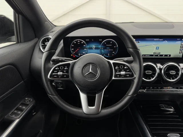 Mercedes-Benz GLA 2.0d Digital/Навигация/Full Led/Собствен лизинг - автомобили, коли, обяви за нови и употребявани 11