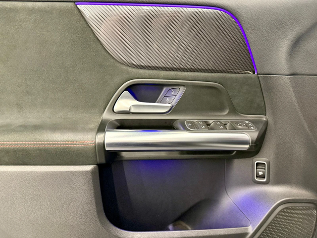 Mercedes-Benz GLA 200 d 4Matic* AMG* Лизинг* Camera* Alcantara - автомобили, коли, обяви за нови и употребявани 6