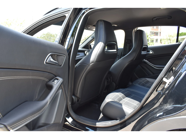 Mercedes-Benz GLA 220 SPORT-LINE* FULL-LED-FRONT-ASSIST* SWAROWSKI - автомобили, коли, обяви за нови и употребявани 10