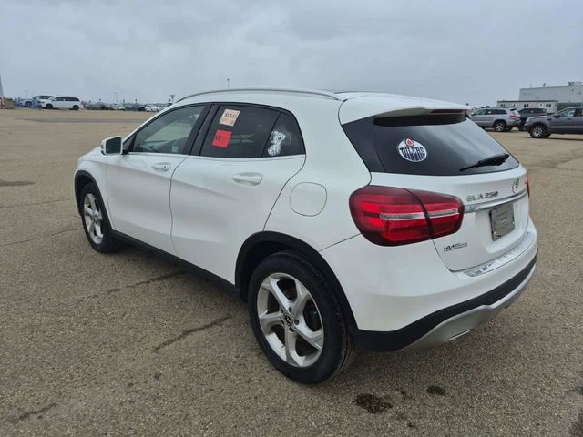 Mercedes-Benz GLA 250 4matic * Без инциднети * CARFAX * - автомобили, коли, обяви за нови и употребявани 4