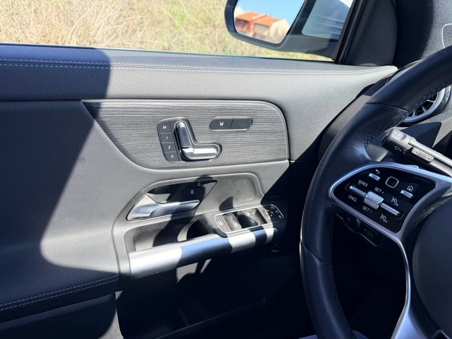 Mercedes-Benz GLA 250 - автомобили, коли, обяви за нови и употребявани 7