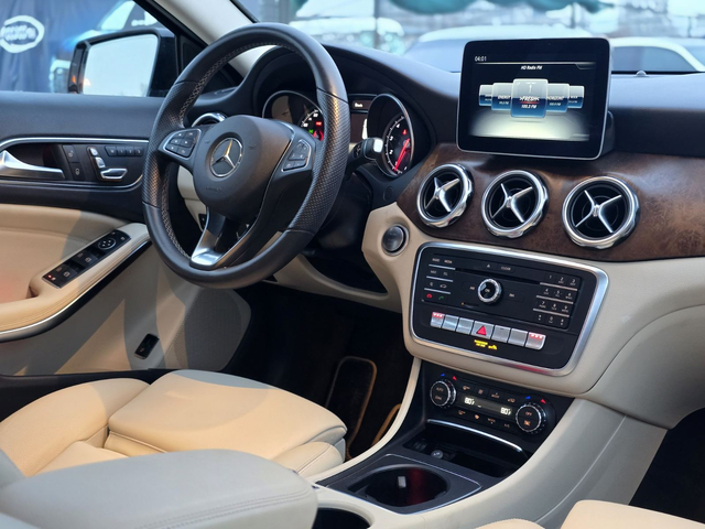 Mercedes-Benz GLA250 2020 - автомобили, коли, обяви за нови и употребявани 10