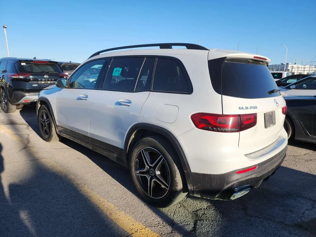 Mercedes-Benz GLB 250 4MATIC* DISTRONIC* AMBIENTNO* PANO* - автомобили, коли, обяви за нови и употребявани 3