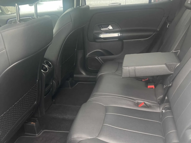 Mercedes-Benz GLB 250 2 КЛЮЧА * СЕРВИЗНА ИСТ * ПАНОРАМА * CARFAX - автомобили, коли, обяви за нови и употребявани 9